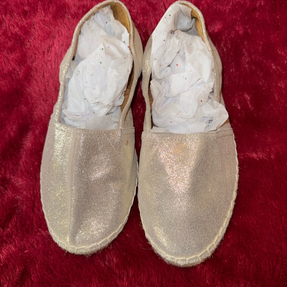 Tesori Gold Sparkle Flats